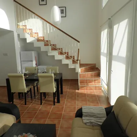 Apartment In A Quiet Area Kalogrea