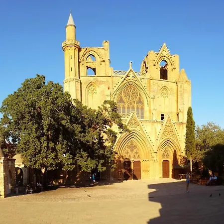 Apartment In A Quiet Area Kalogrea